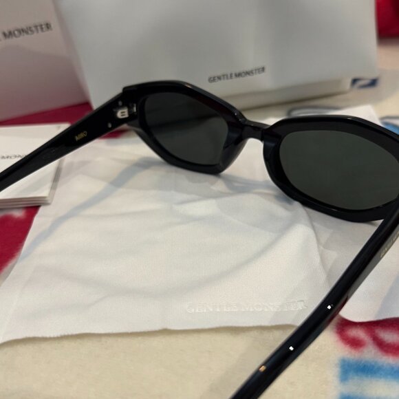 Gentle Monster Glossy Black Sunglasses – Cool Girl Essential main image 3